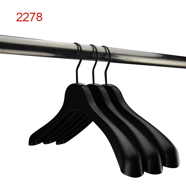 45cm custom logo black plastic coat hanger for male clothing store